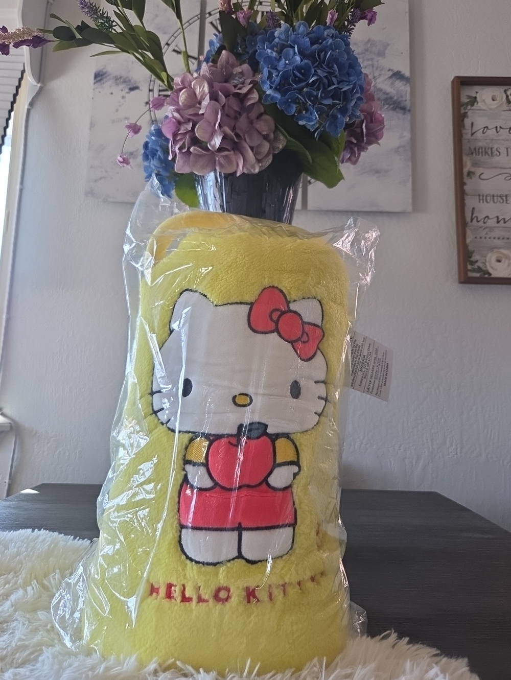NWT Hello Kitty SnowThrow Blanket 60"x45"